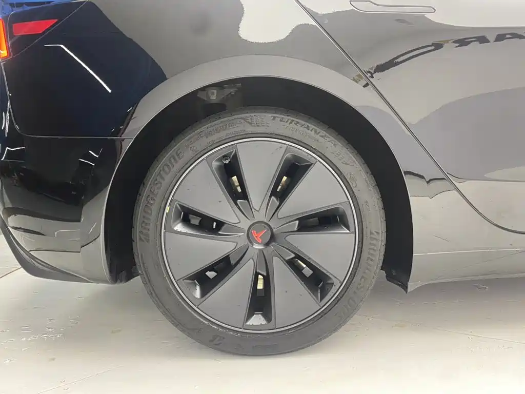 Фото 11 - Tesla Model 3