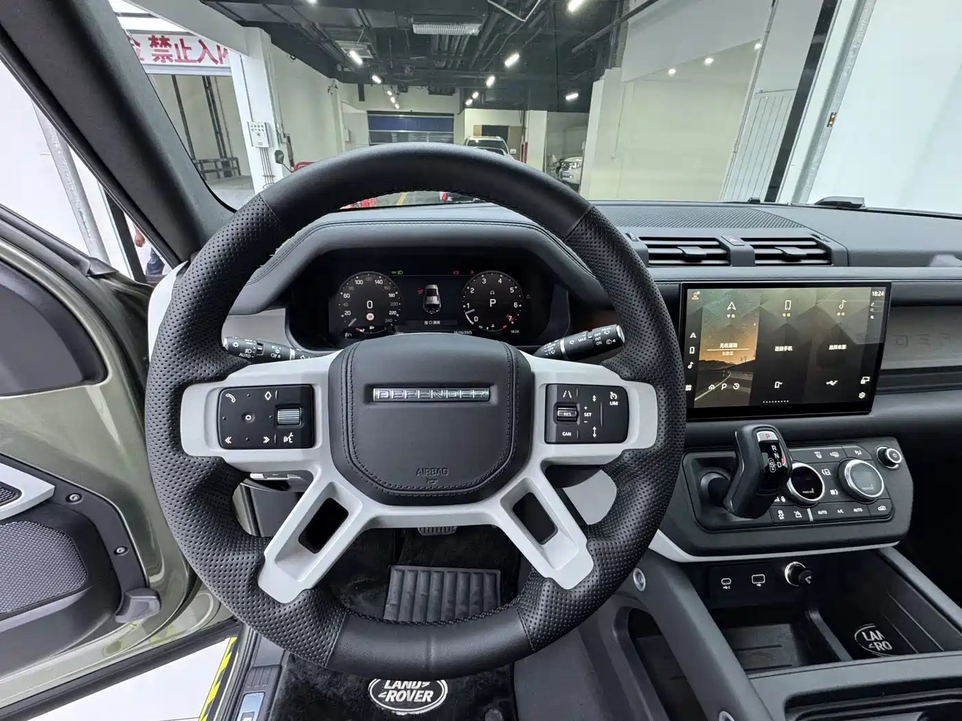 Фото 15 - Land Rover Defender