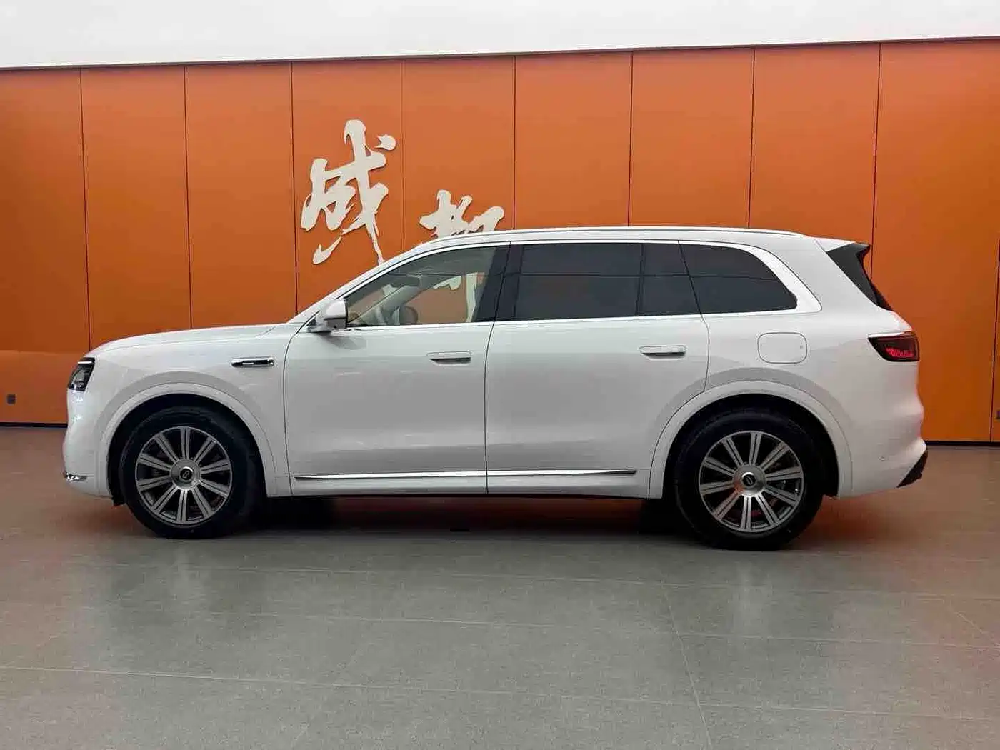 AITO Wenjie AITO M8 2026 2025 Model Extended Range Max+ Edition 53.4kWh 6-Seater
