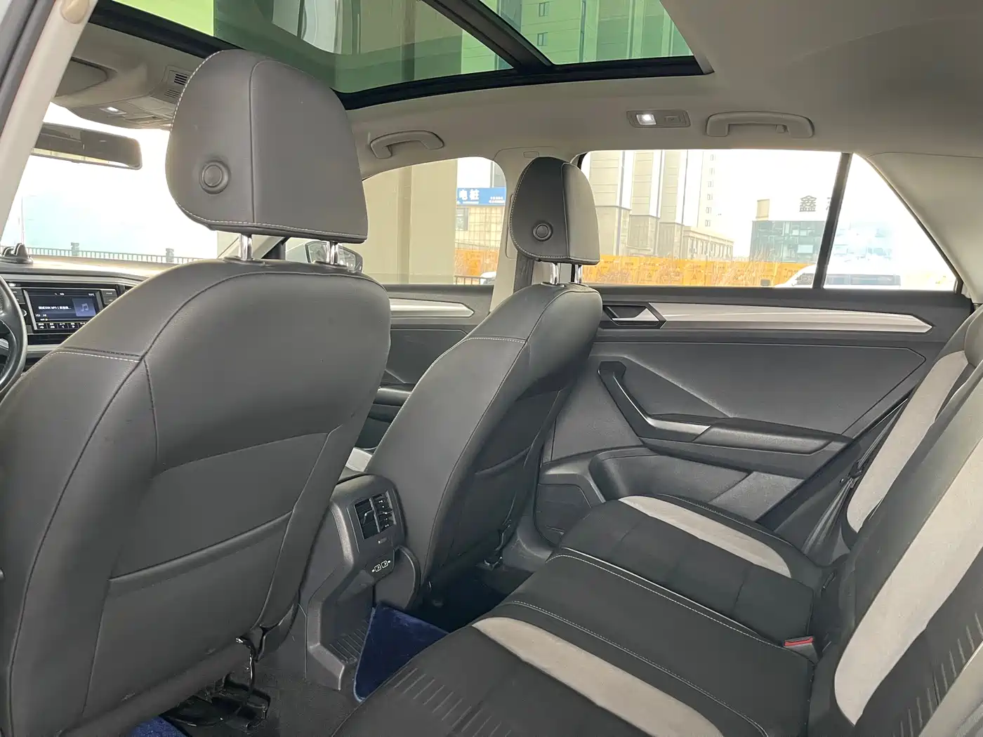 Volkswagen T-ROC 2020 230TSI DSG 2WD Progressive фото 8