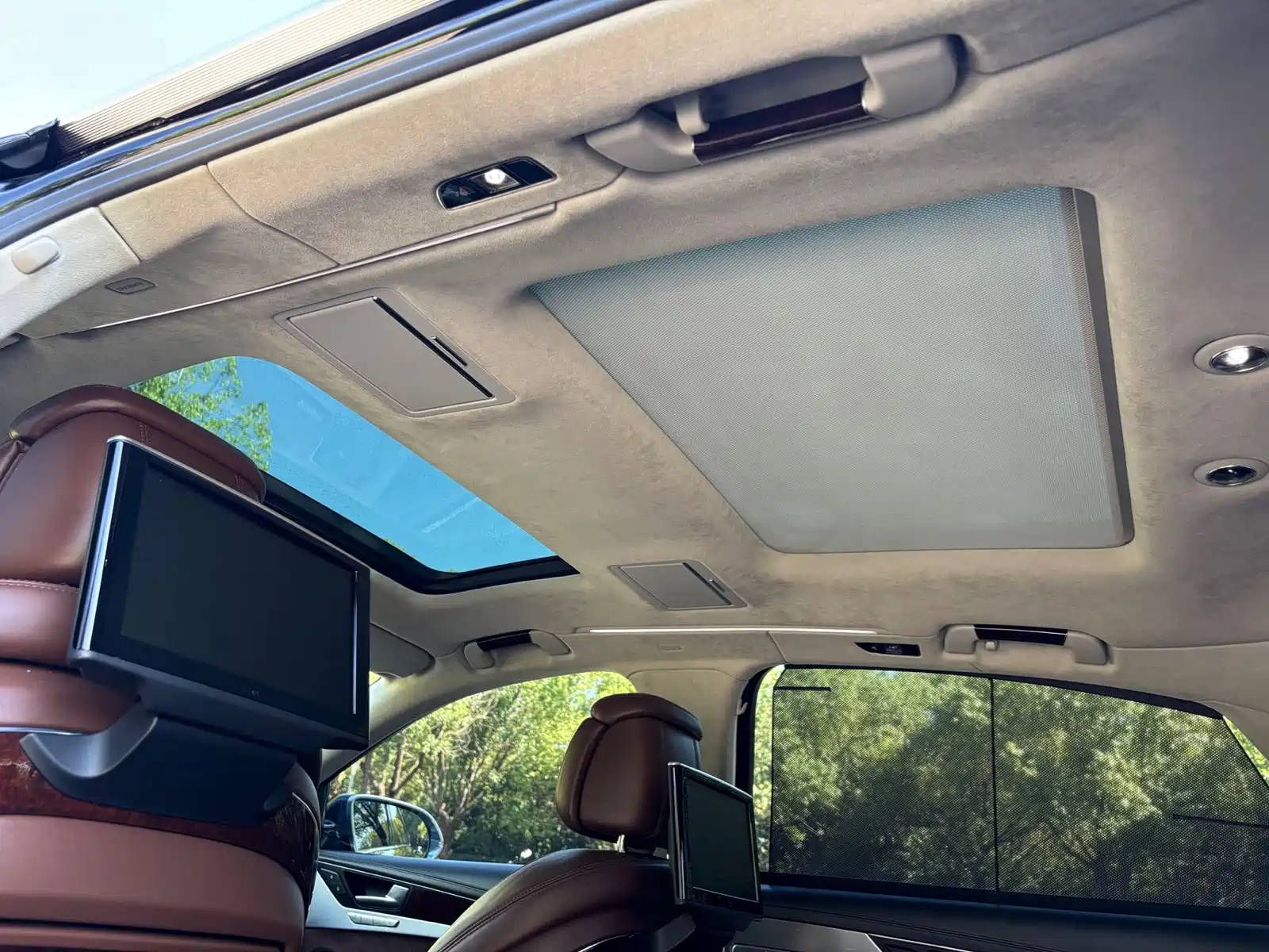 Photo 25 - Audi A8