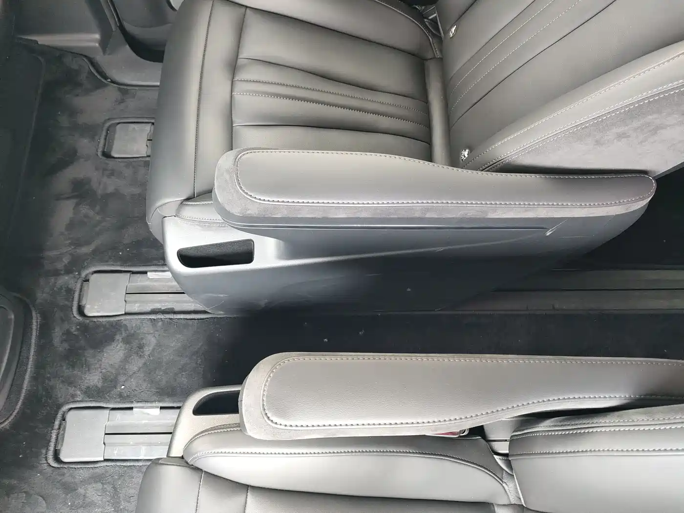 Hongqi HQ9 PHEV 2024 Model 2.0T AWD Business Edition фото 13