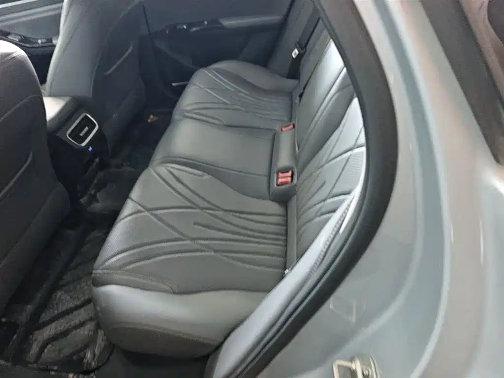Geely Galaxy Galaxy L6 2025 EM-i 140km Starship Edition фото 17