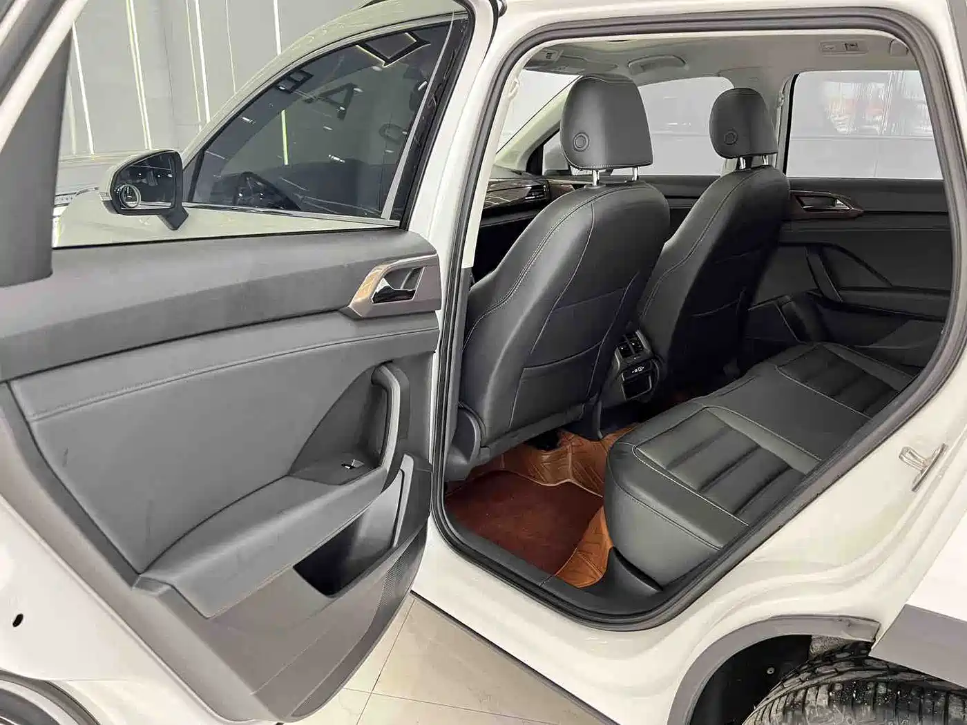 Volkswagen Tharu 2022 280TSI FWD Luxury Edition фото 13
