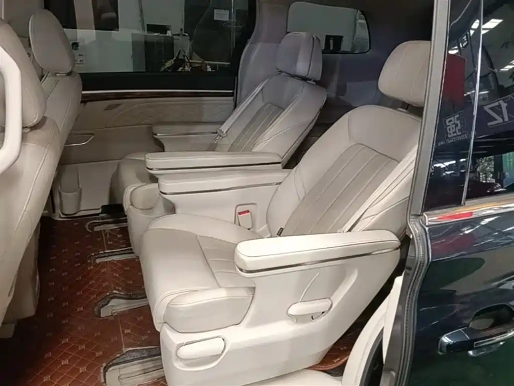 GAC Trumpchi Trumpchi M8 2018 320T Exclusive Edition фото 17
