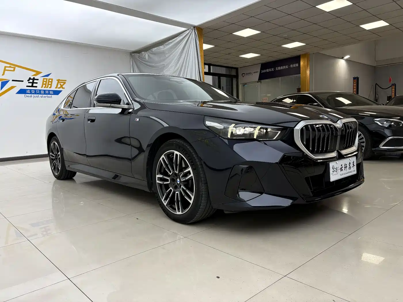 BMW 5 Series 2024 530Li Leading M Sport Package фото 3