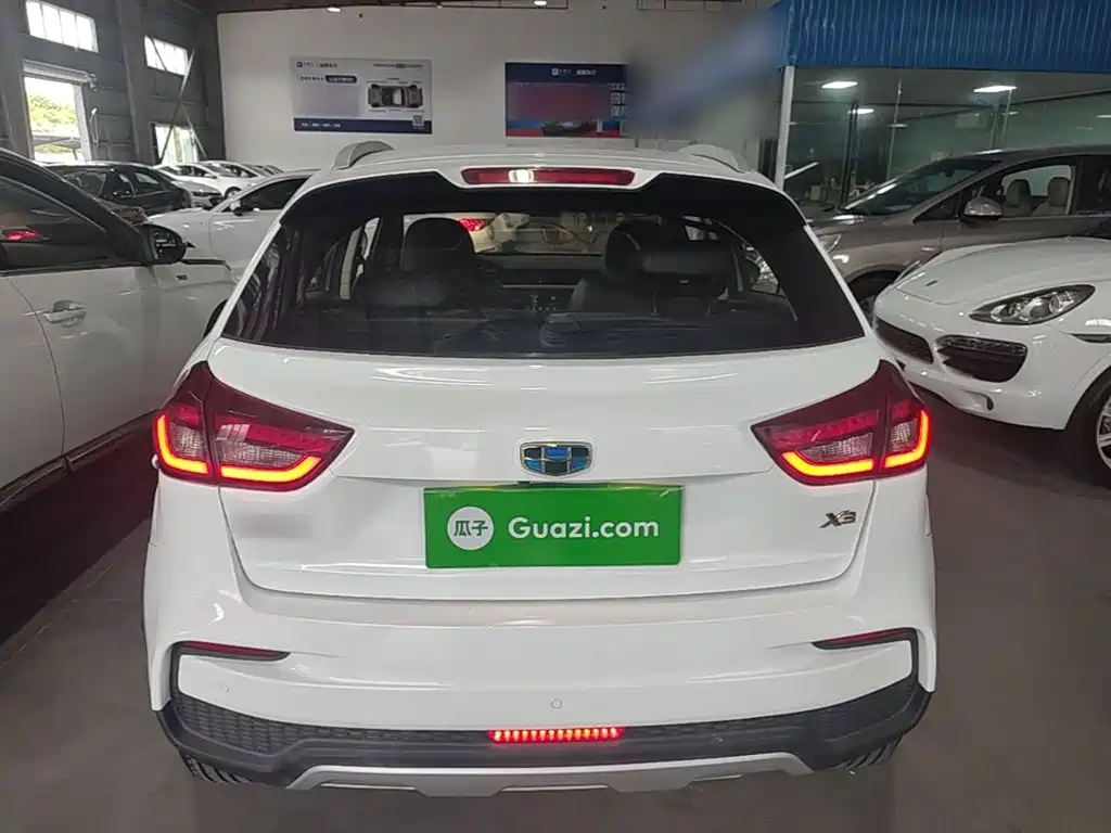Фото 6 - Geely Vision X3
