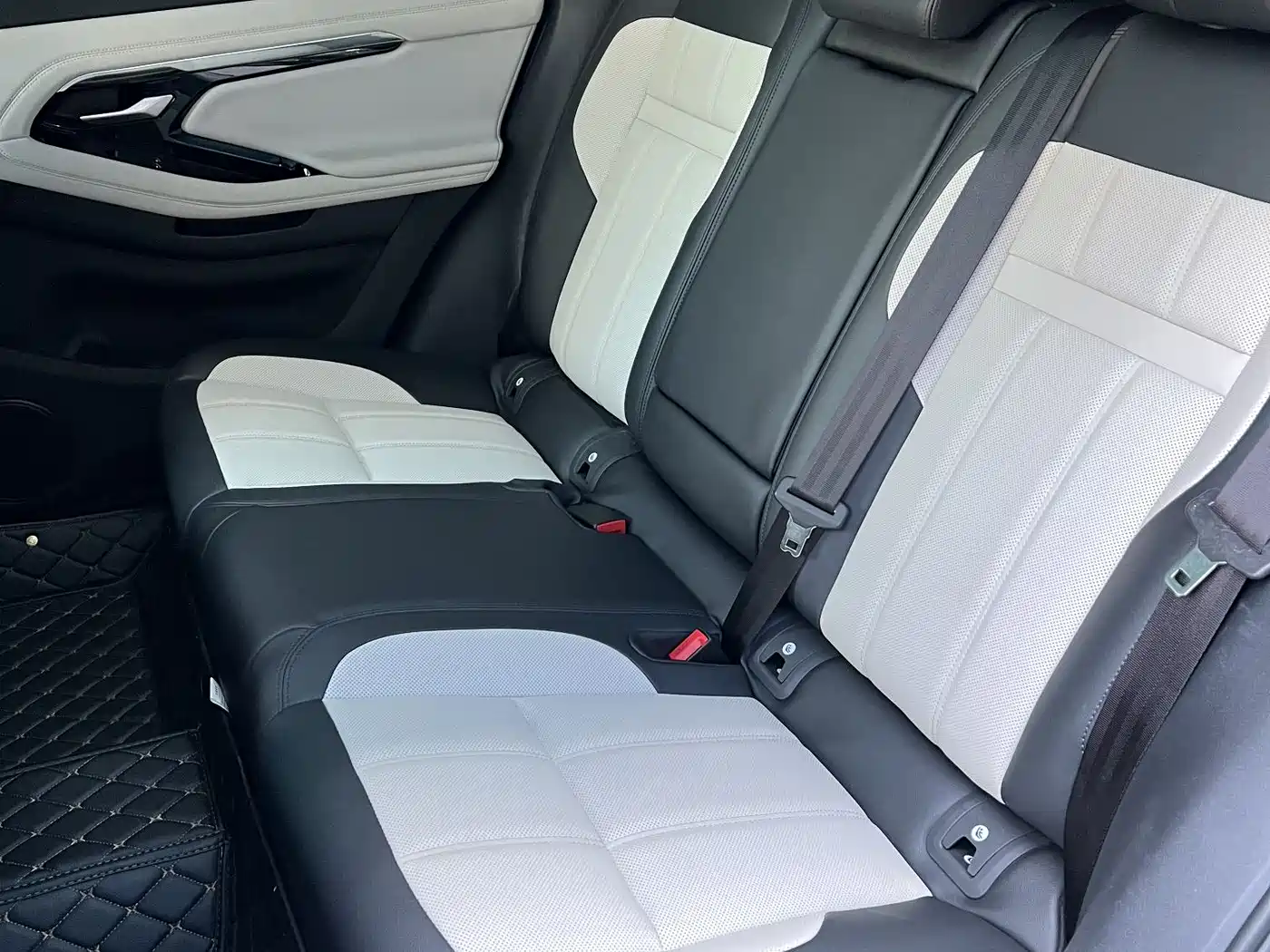 Land Rover Range Rover Evoque 2023 Range Rover Evoque L 249PS Luxury Edition фото 13