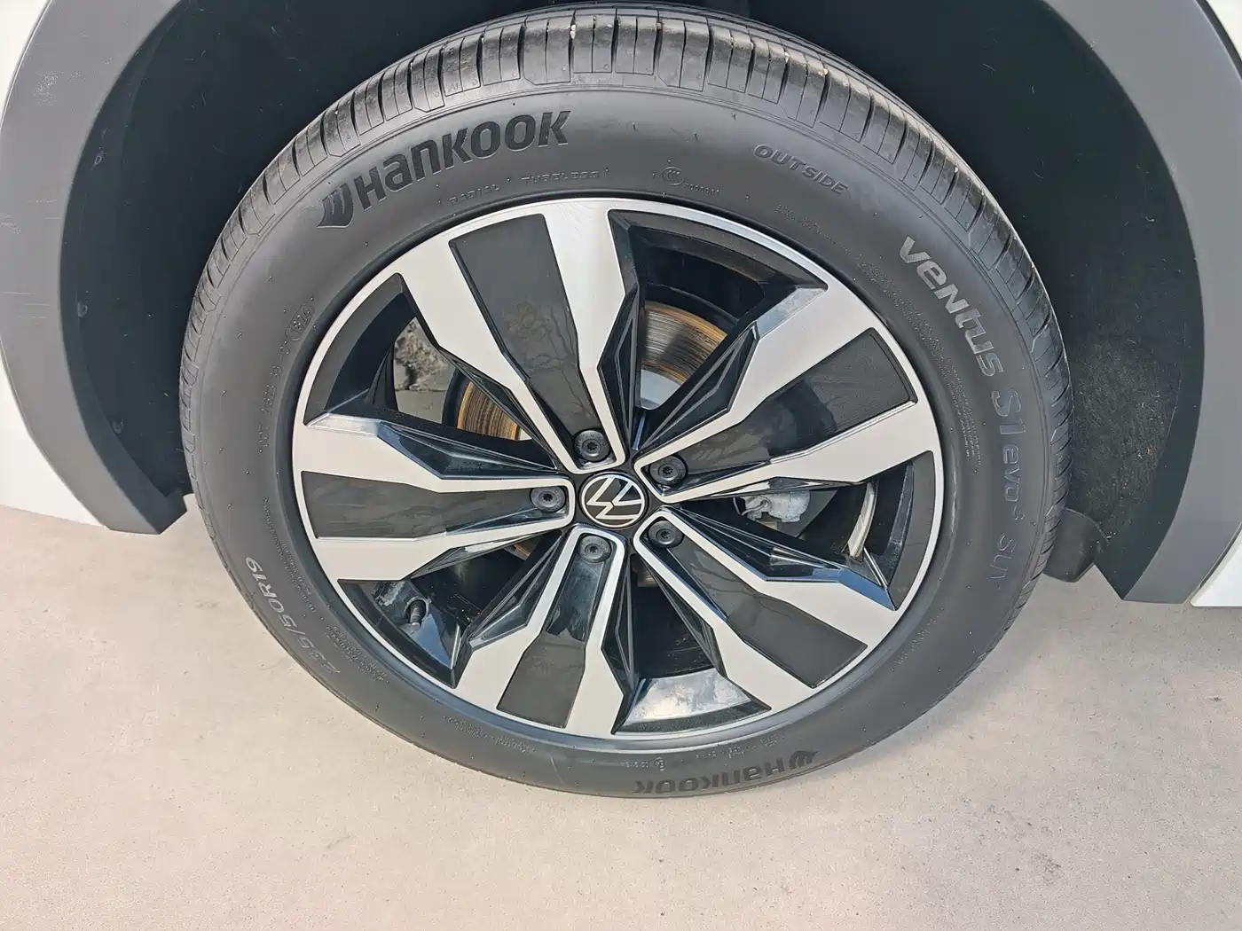 Volkswagen Tiguan L 2024 330TSI Automatic 2WD R-Line Premium Enjoyment Edition фото 12