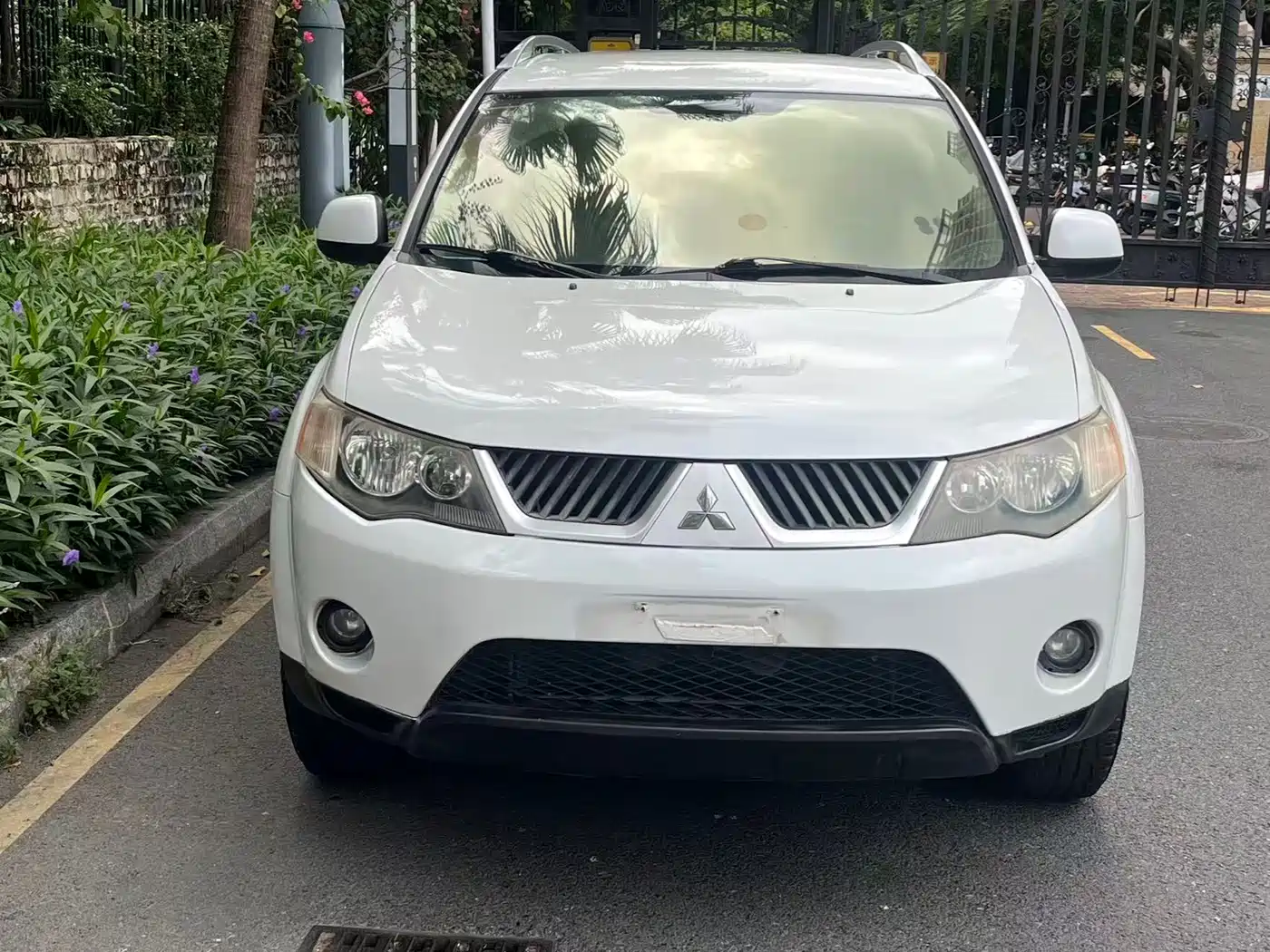 Mitsubishi Outlander (Import) 2006 Model 3.0 Standard фото 2