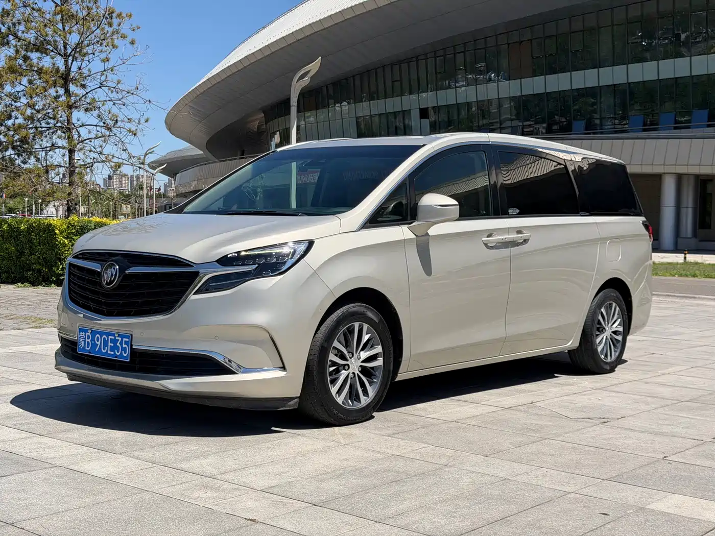 Фото 1 - Buick GL8