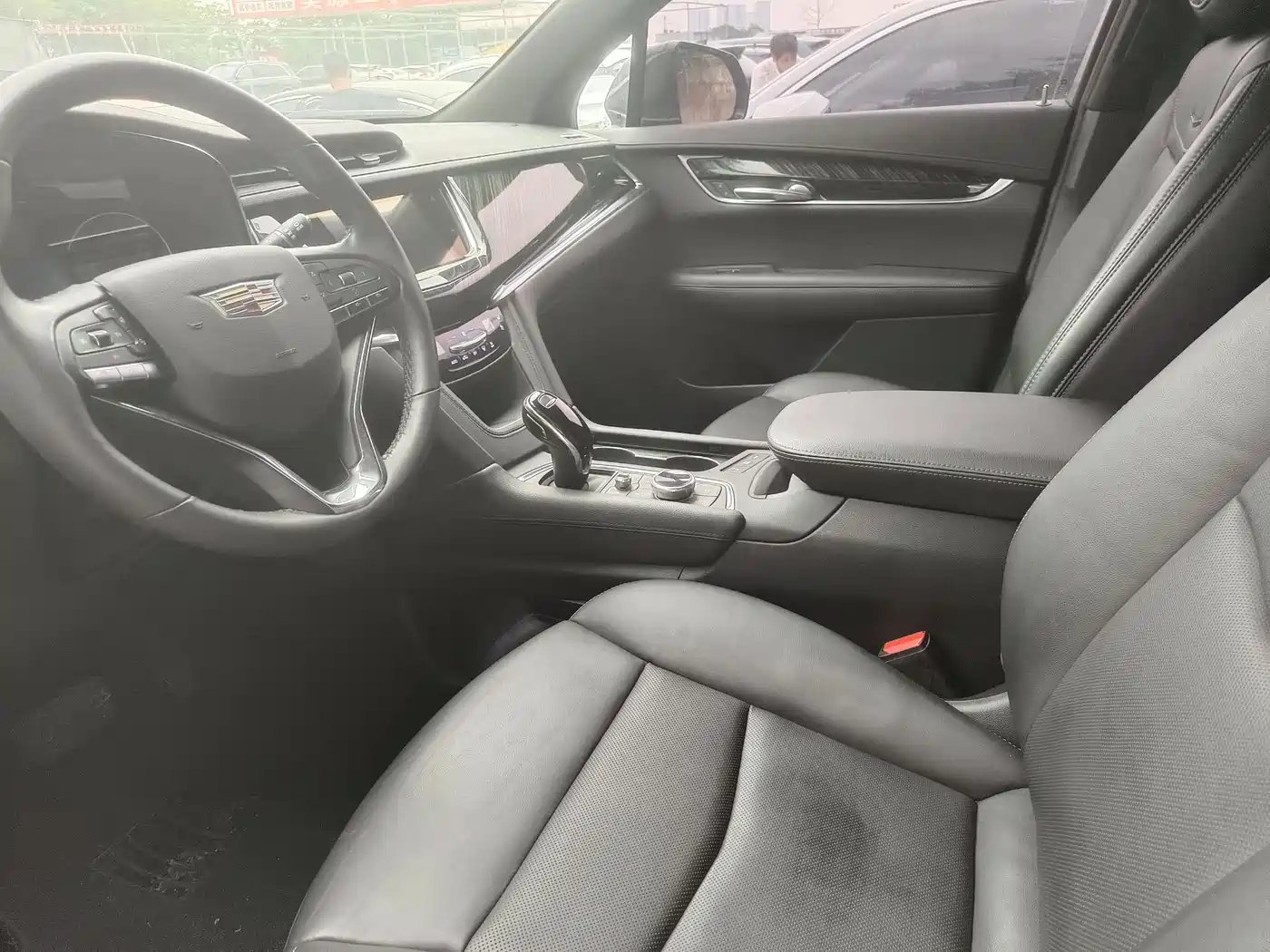 CADILLAC XT6