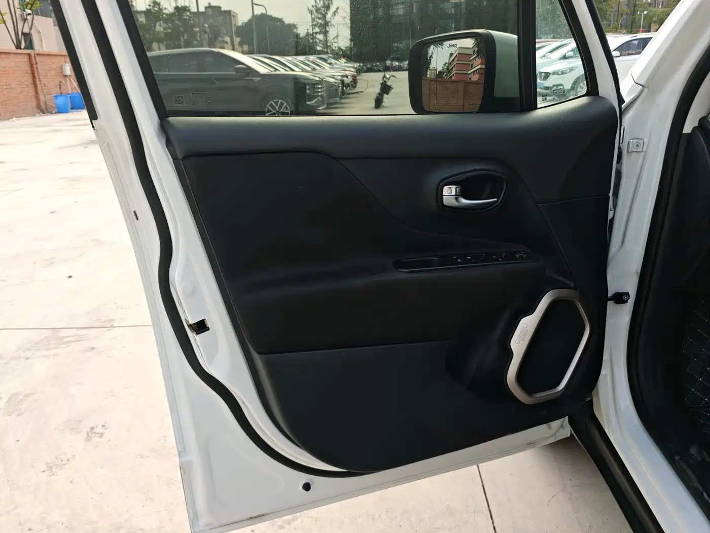 Jeep Renegade 2019 2018 Connected Large Screen Edition 180T Automatic Kinetic+