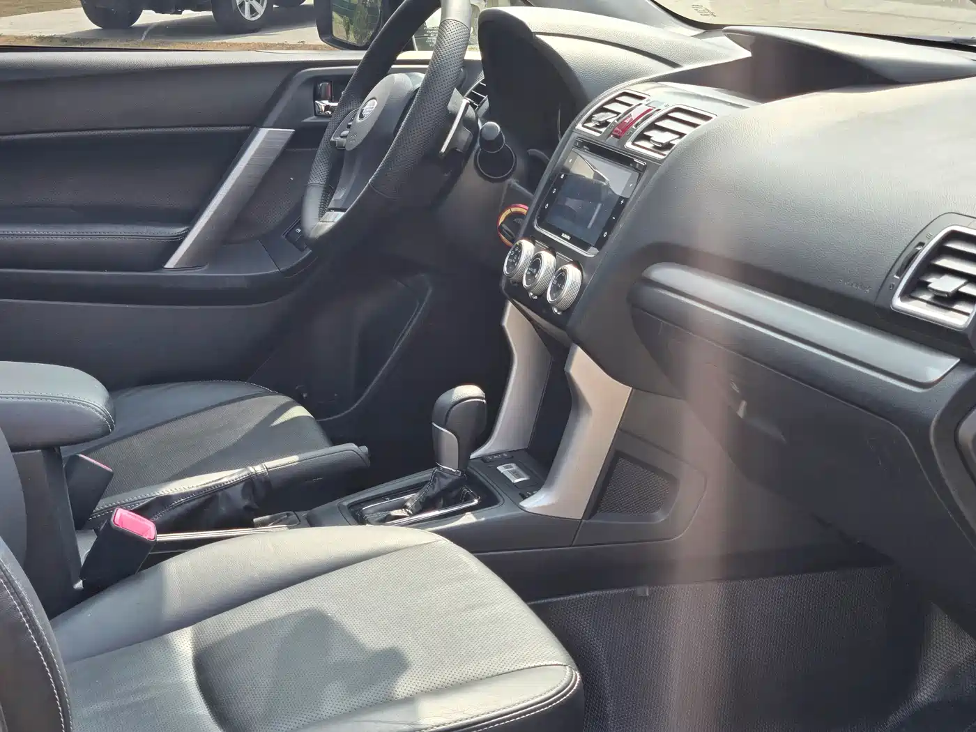 Subaru Forester 2015 2.0i Special Commemorative Edition фото 8