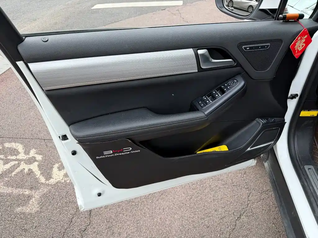 BYD Tang 2019 2018 2.0T Automatic Smart Connection Honor Edition 7-Seater China V