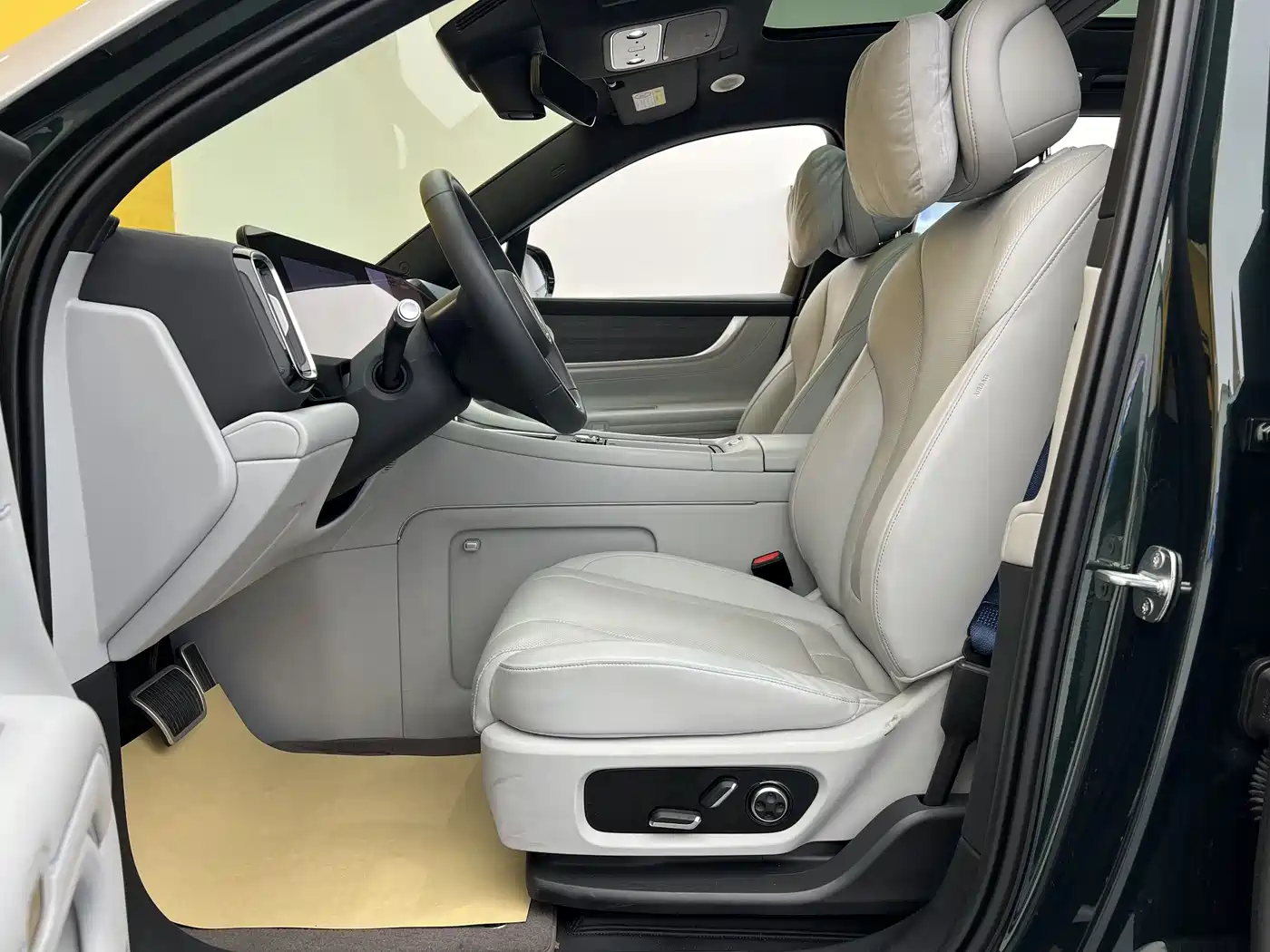 AITO Wenjie AITO M9 2024 Extended Range Ultra 42kWh 6-Seater фото 3