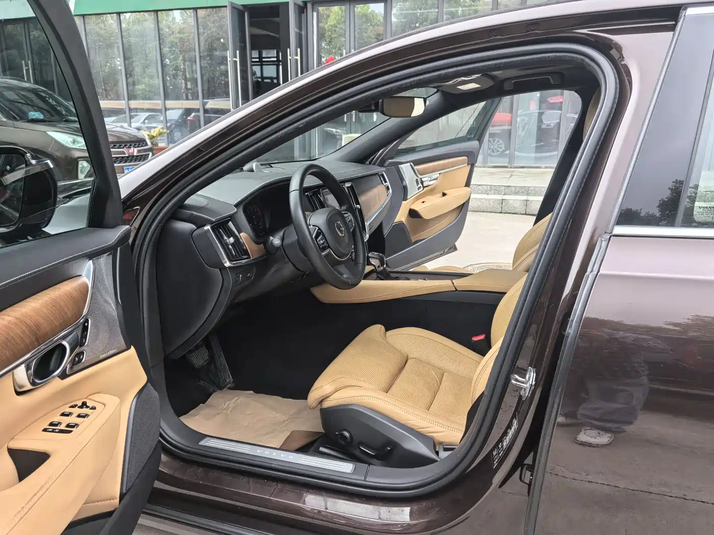 Фото 12 - Volvo S90