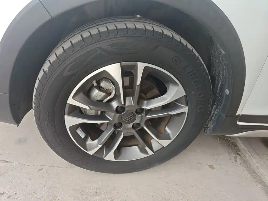 Фото 23 - Geely Vision X3