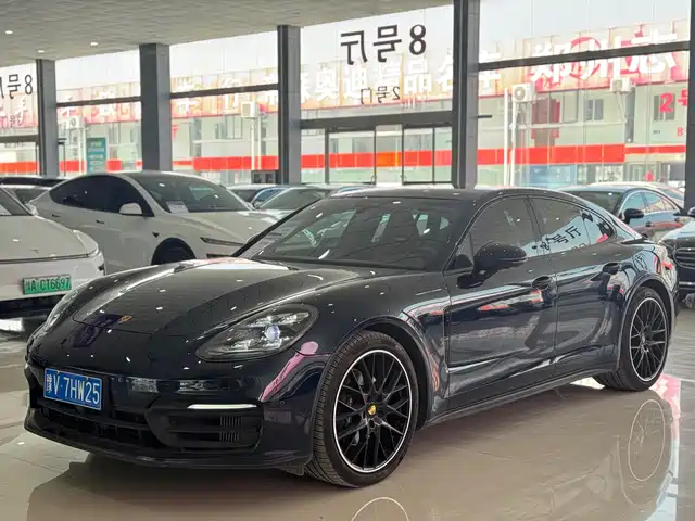 PORSCHE PANAMERA