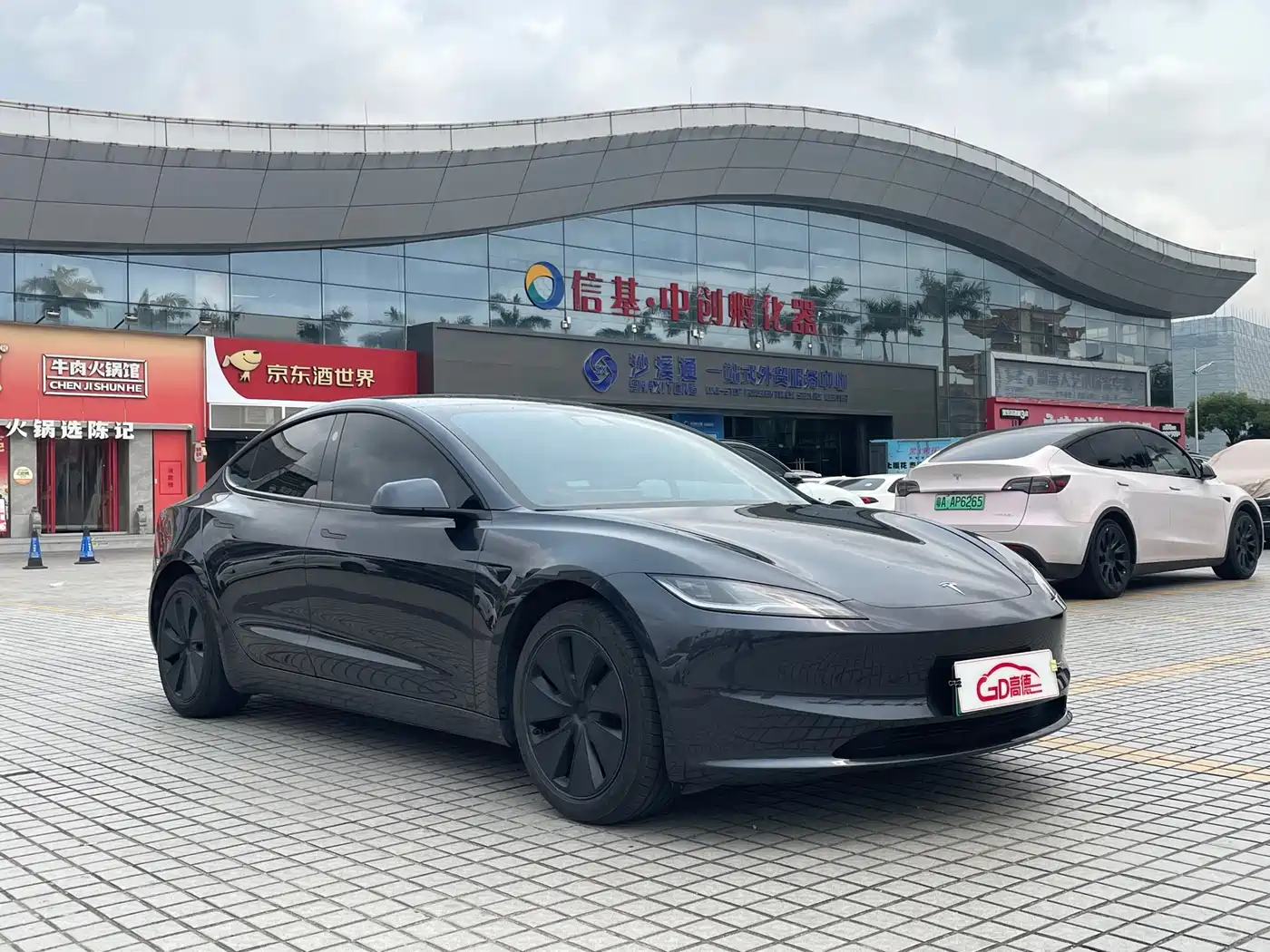 TESLA MODEL 3