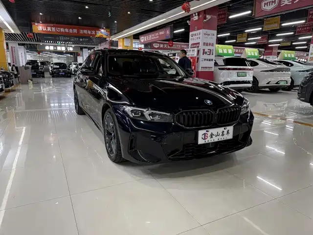 BMW 3 Series 2025 330Li M Sport Night Edition — фото 3