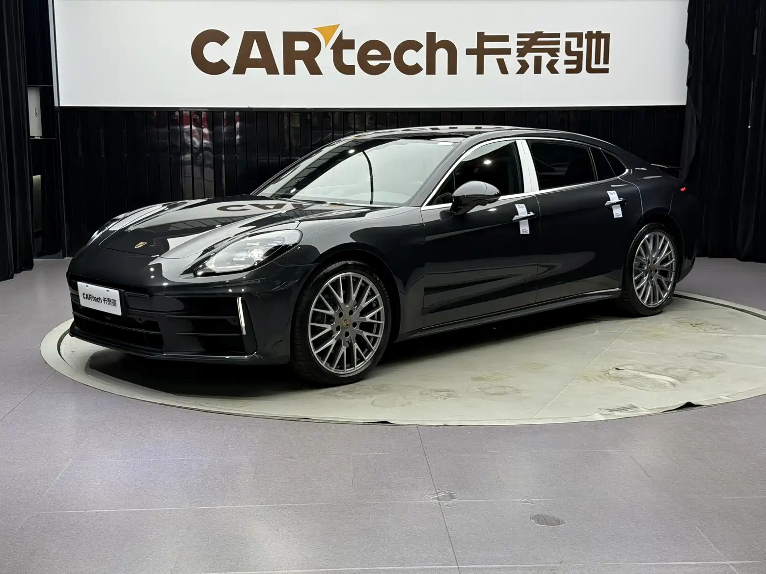 Photo 1 - Porsche Panamera