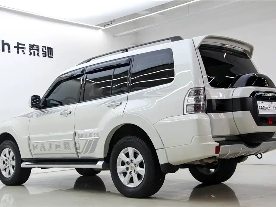 Mitsubishi Pajero (Import) 2020 3.0L Automatic Standard Edition фото 6