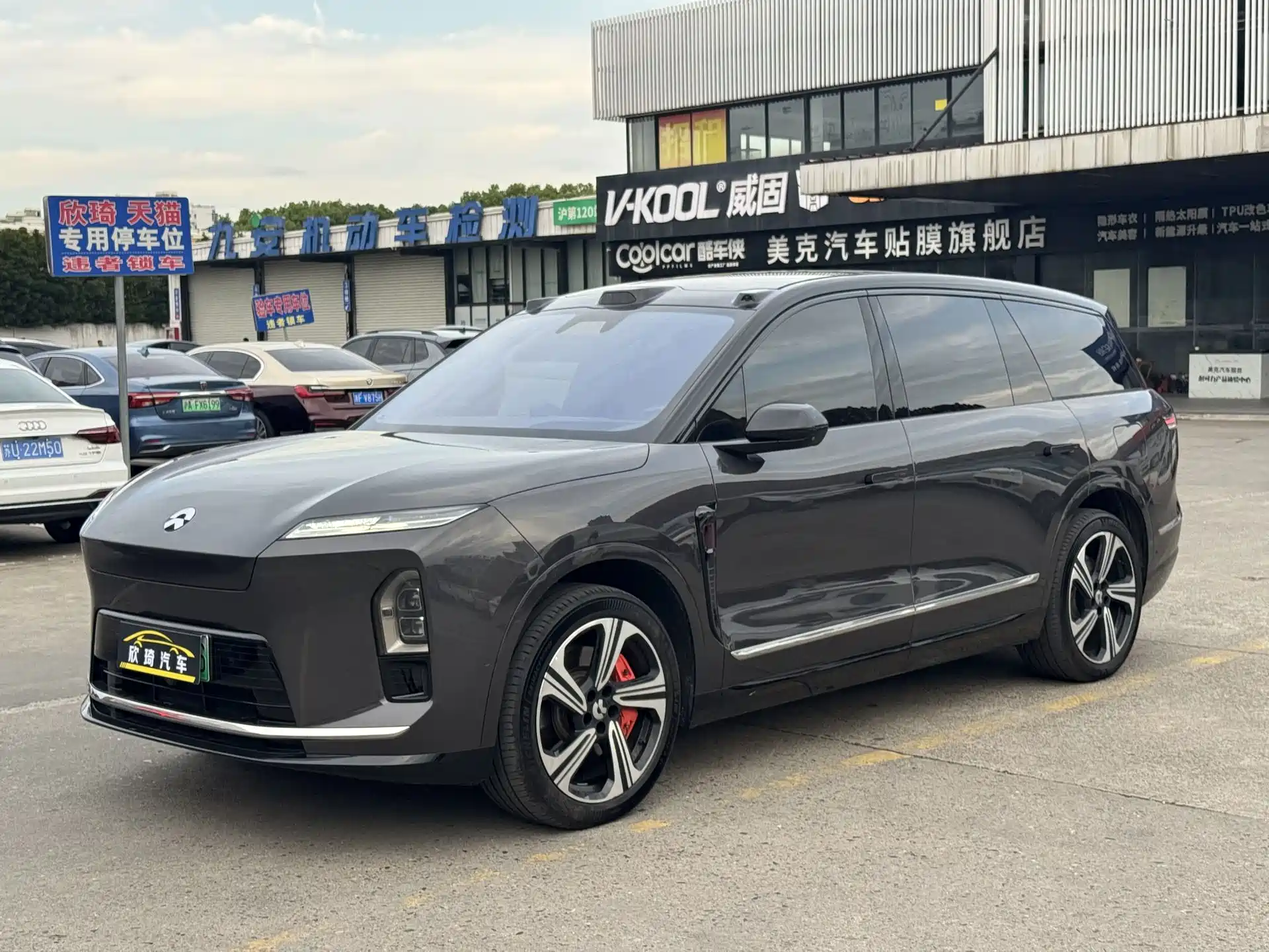 Фото 1 - NIO ES8