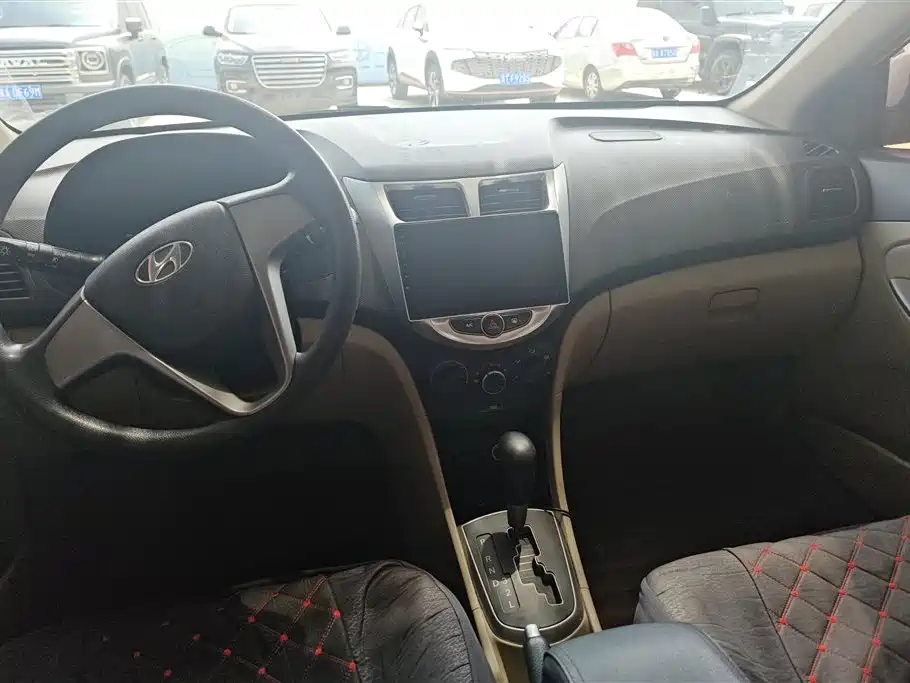 Hyundai Verna 2014 1.4L Automatic Smart GLS фото 12