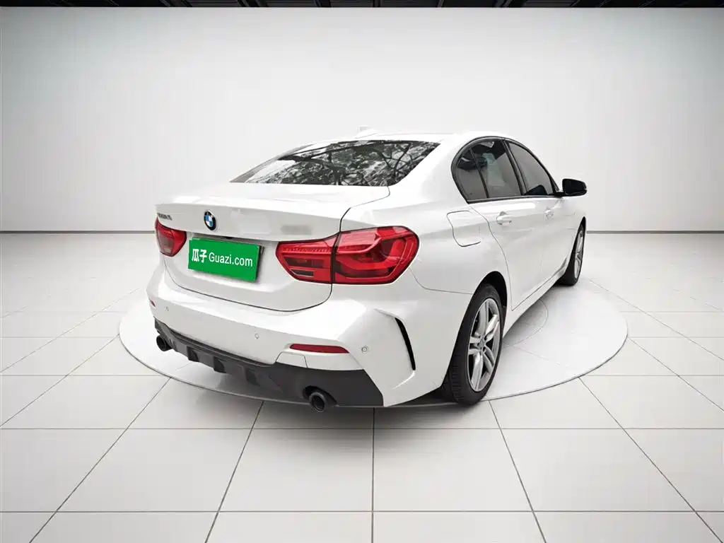 BMW 1 Series 2022 120i M Sport Shadow Edition фото 4