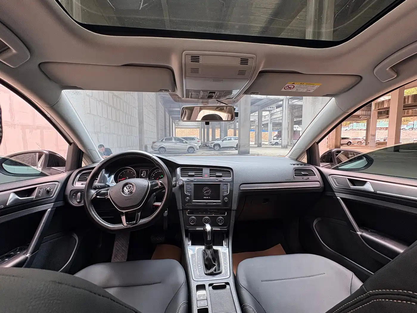 Volkswagen Golf 2017 230TSI Auto Comfort Millionth Anniversary Edition фото 10