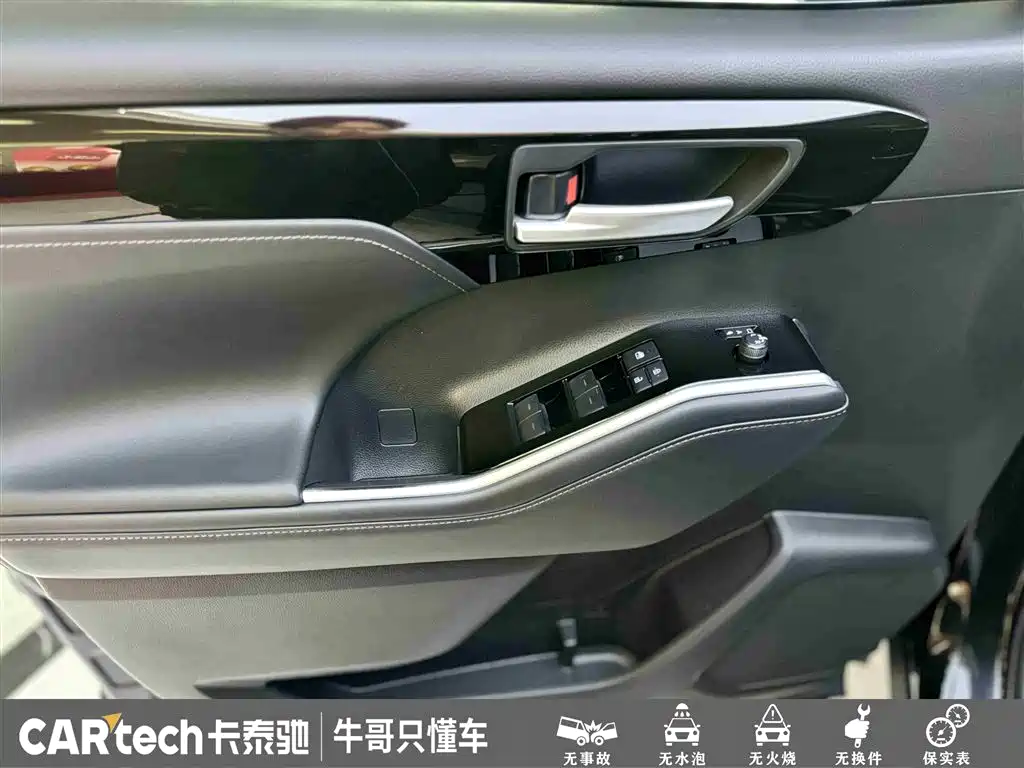 Toyota Highlander 2023 2.5L Smart Hybrid Dual Engine AWD Premium 7-Seater фото 15