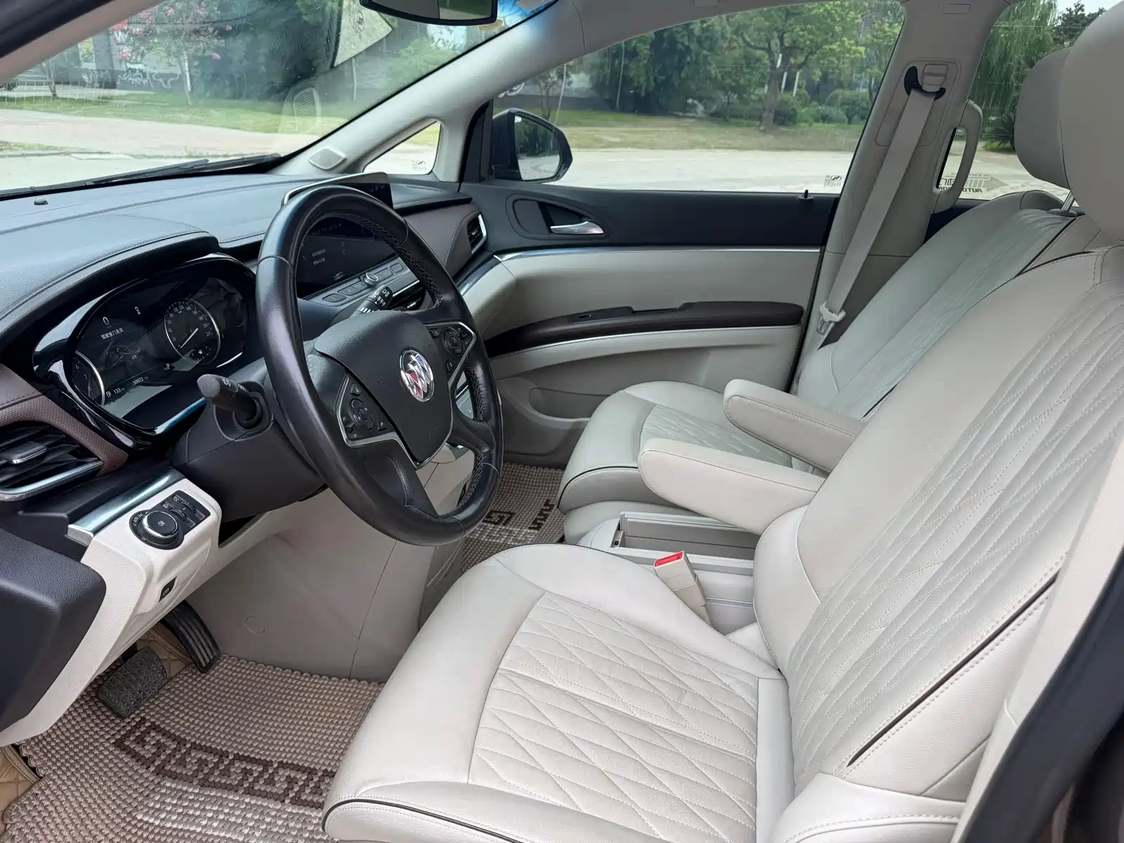 Фото 9 - Buick GL8