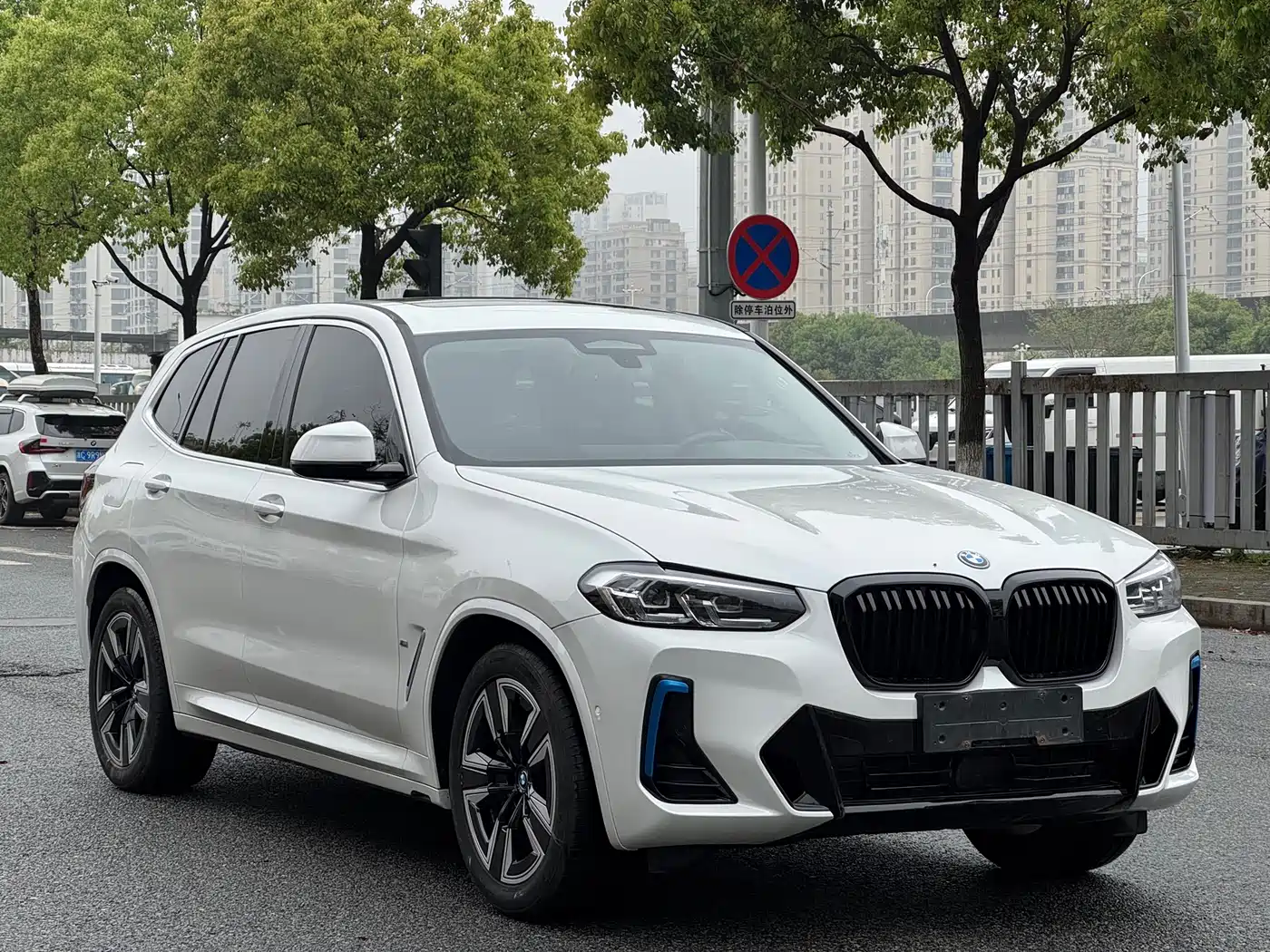 BMW IX3