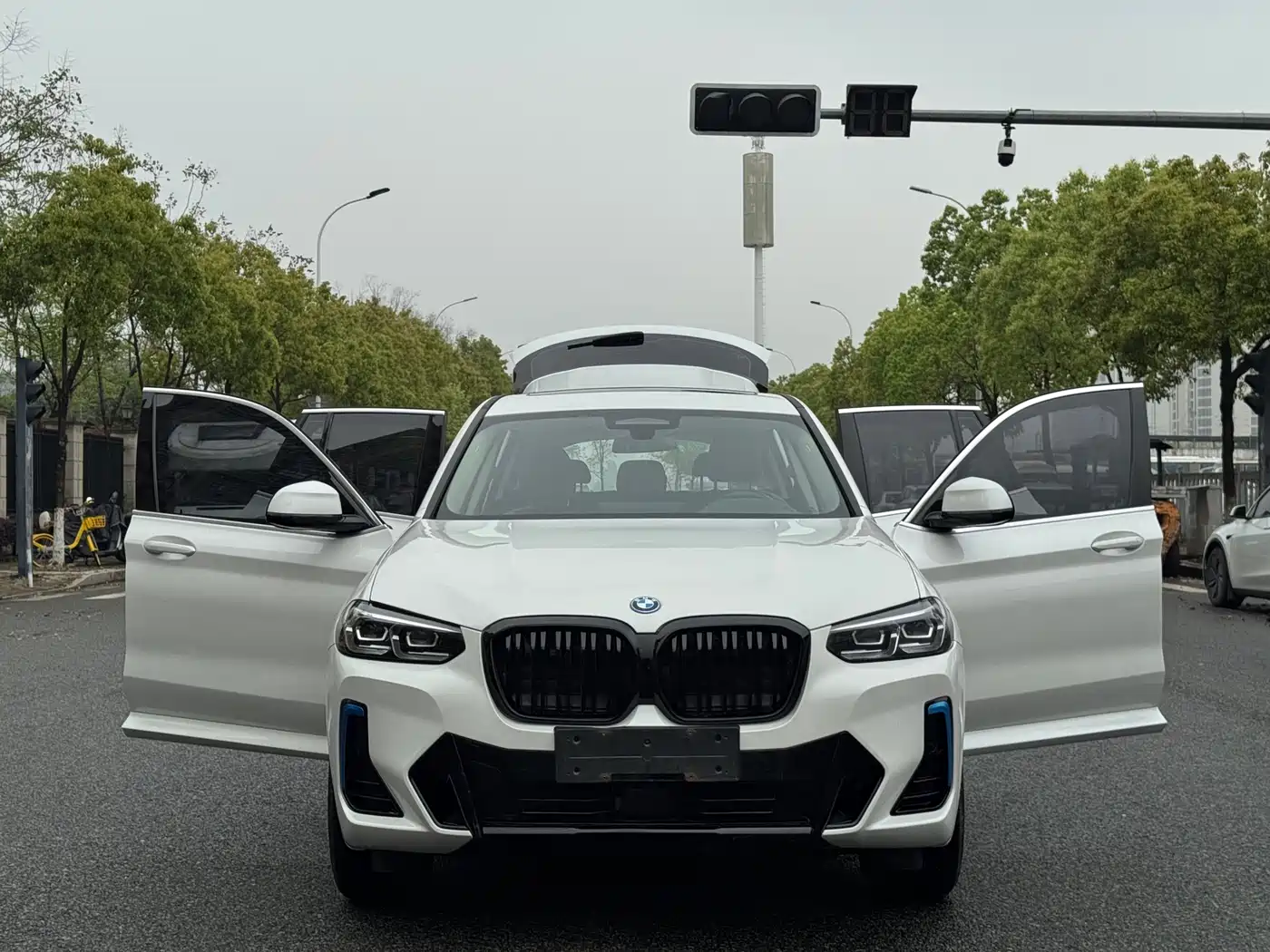 BMW IX3