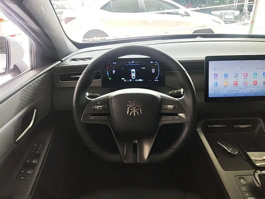 BYD Qin PLUS 2025 DM-i Smart Drive 55KM Leader фото 11