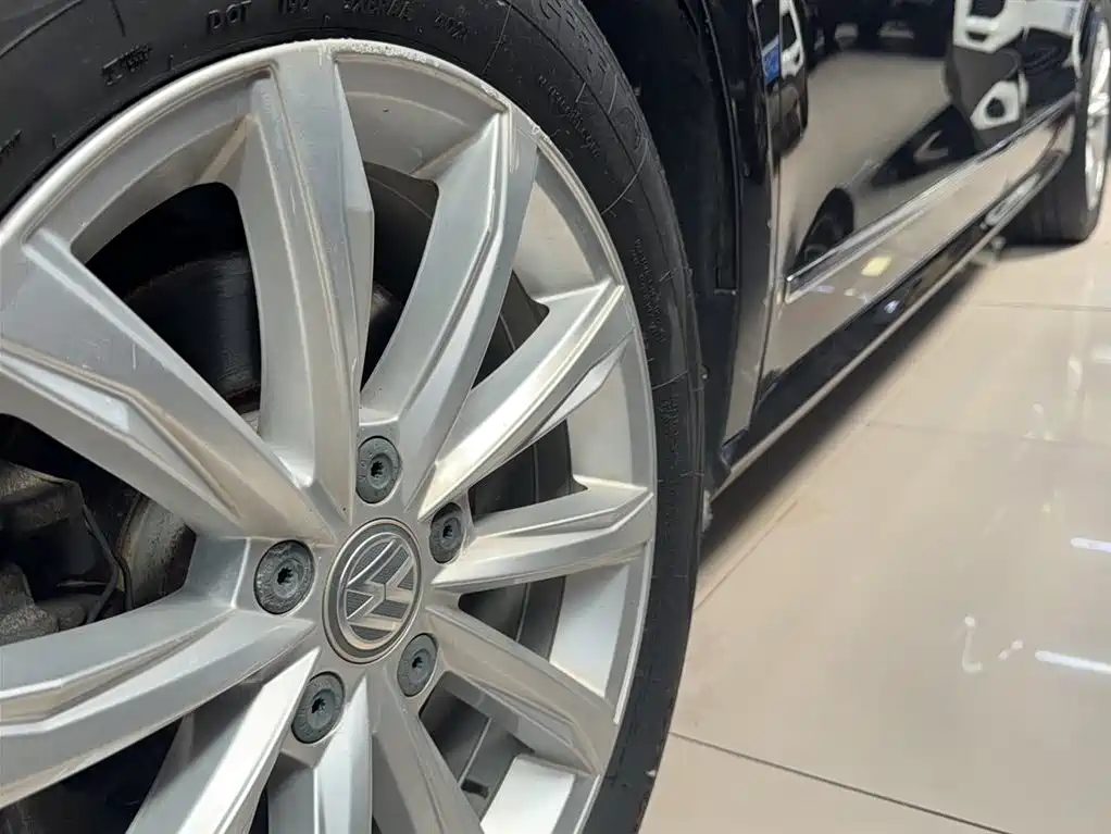 Volkswagen Passat 2017 330TSI DSG Prestige фото 5