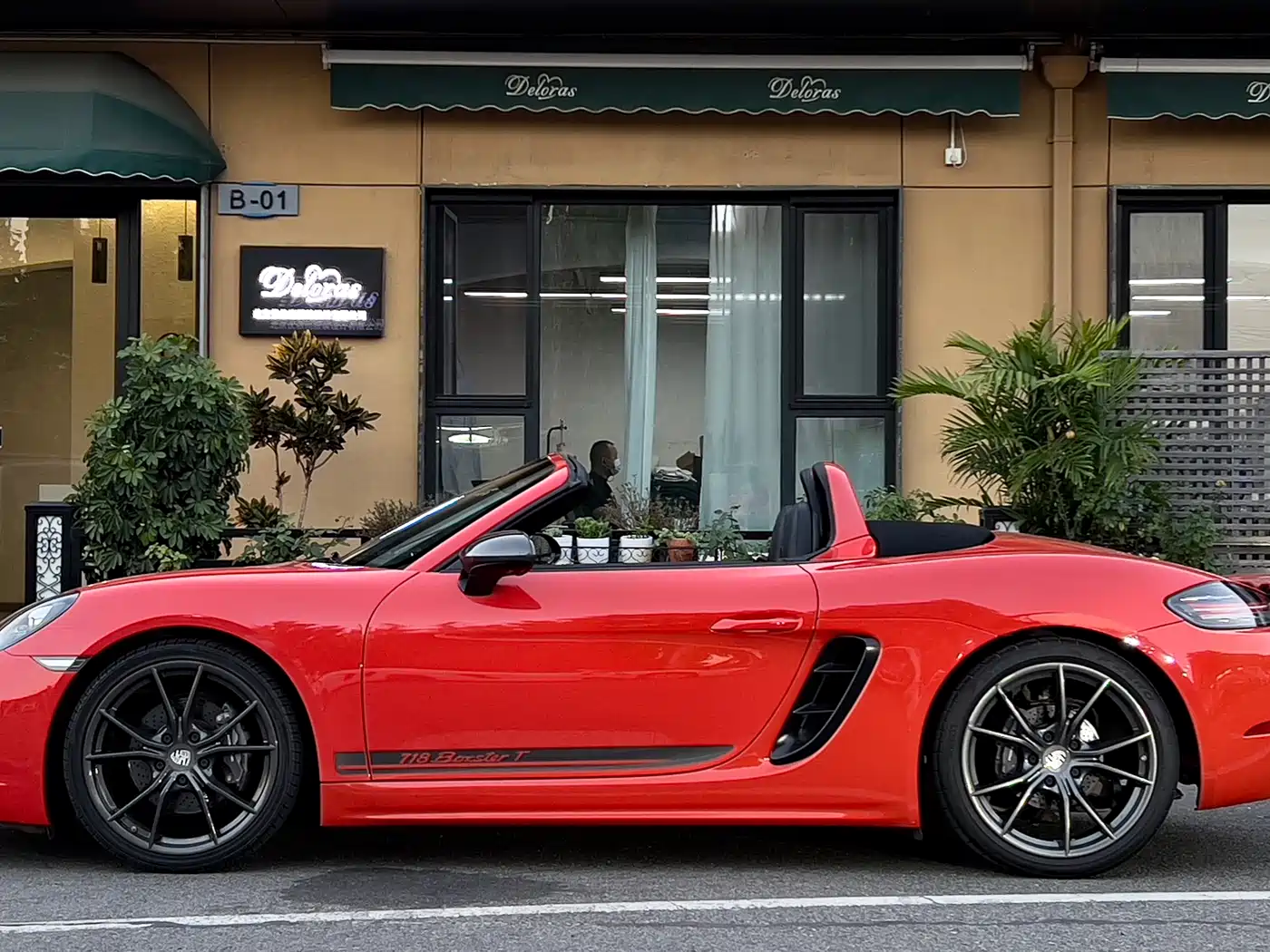 Porsche 718 2022 Boxster T 2.0T фото 32
