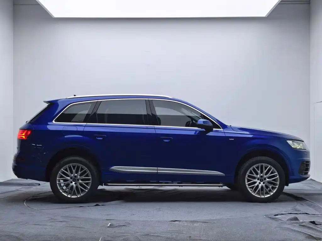 Фото 7 - Audi Q7