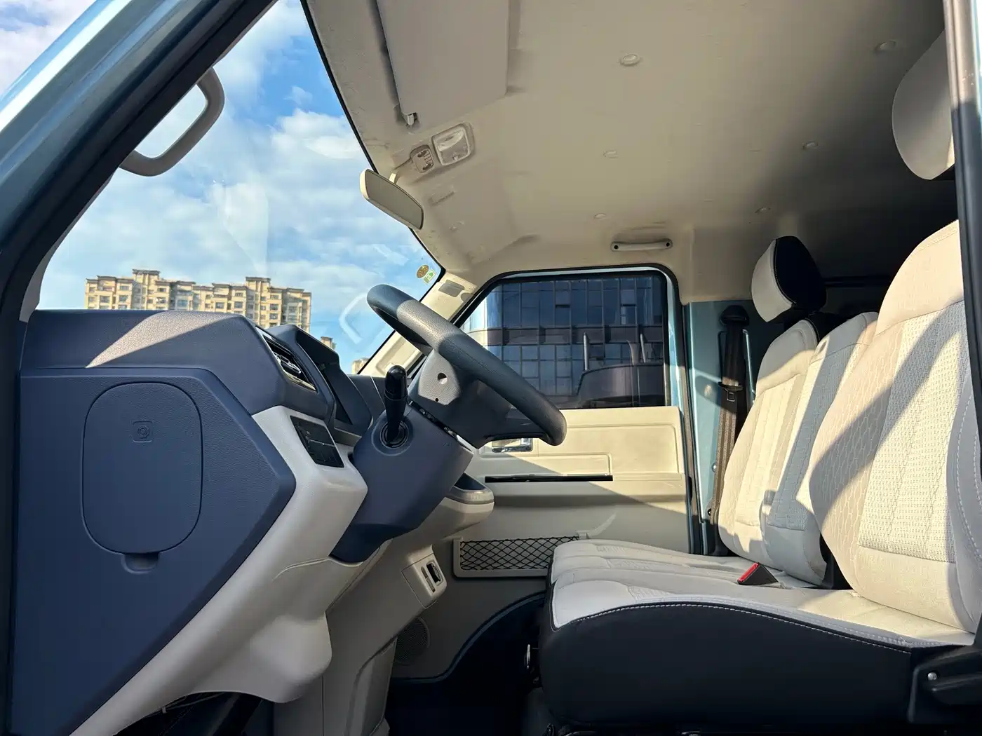 SRM Xinyuan Xinyuan E3 2025 2025 Model Fudi 310KM Utility Passenger