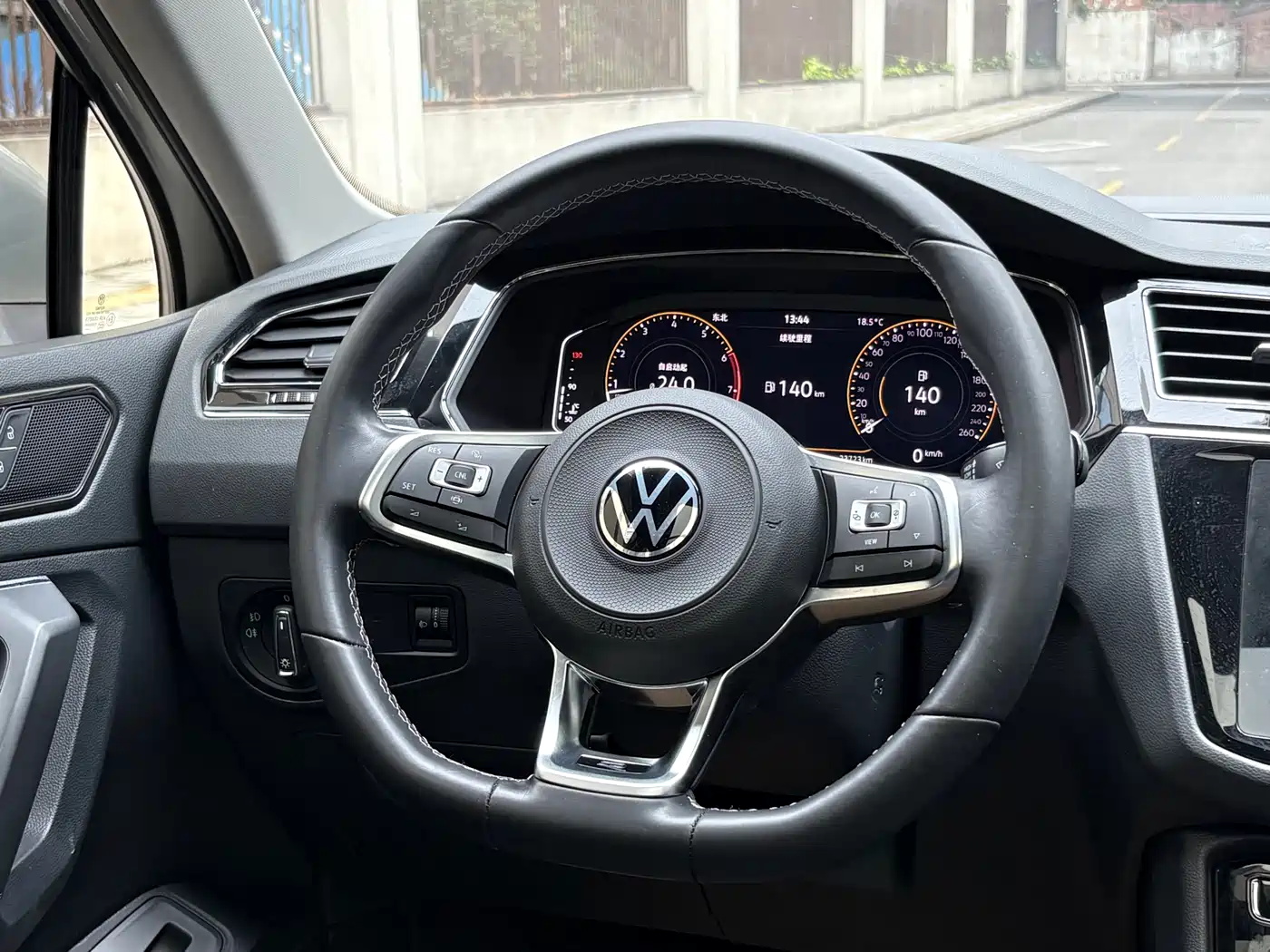 Volkswagen Tiguan L 2021 330TSI Automatic 2WD R-Line Premium фото 8