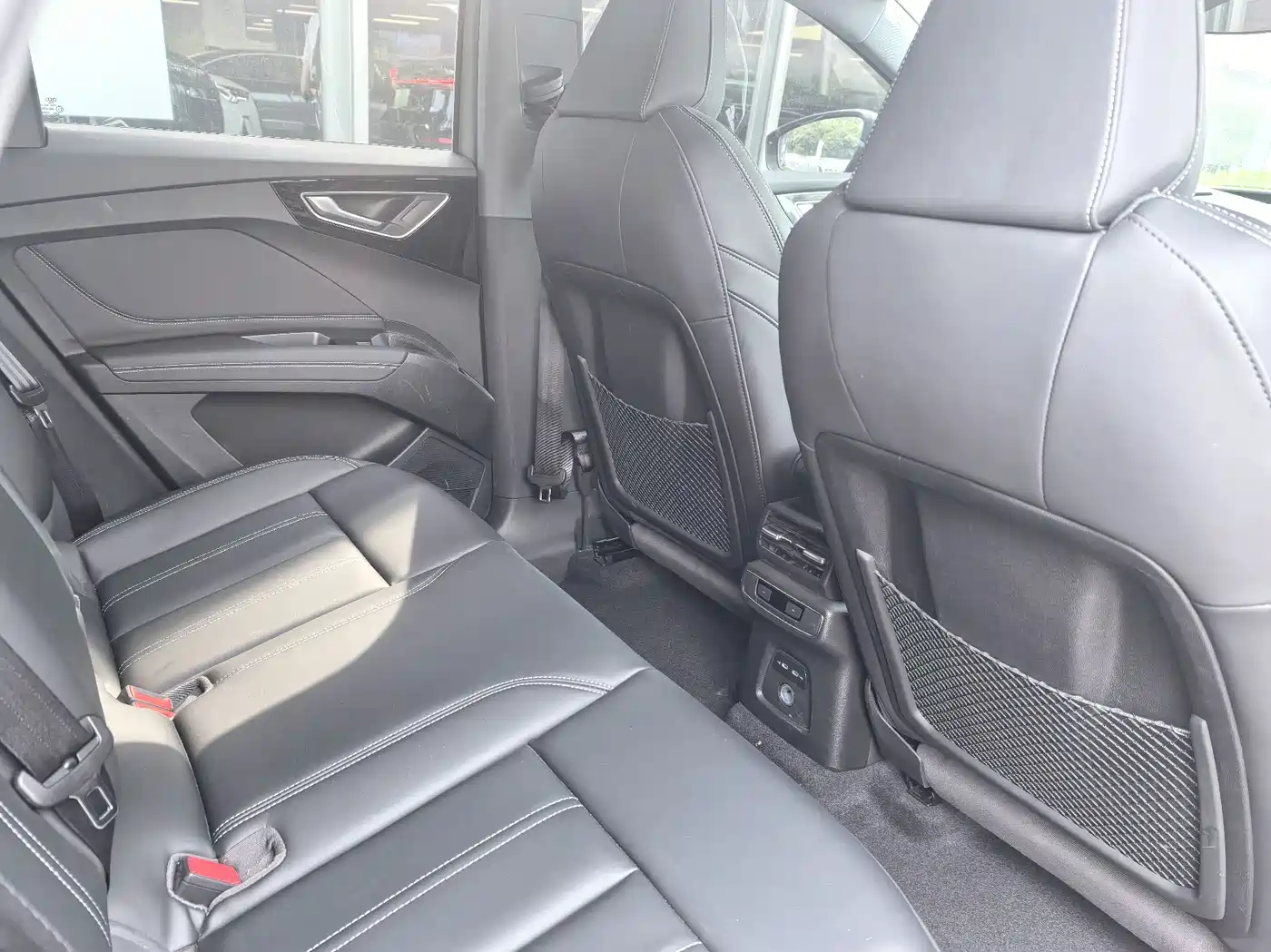 Audi Q4 e-tron 2024 40 e-tron Pioneer Edition фото 11