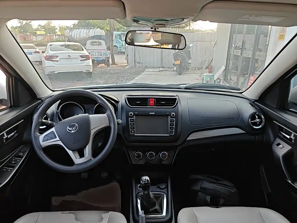 BAIC Huansu S3 2017 2017 1.5L Manual Luxury
