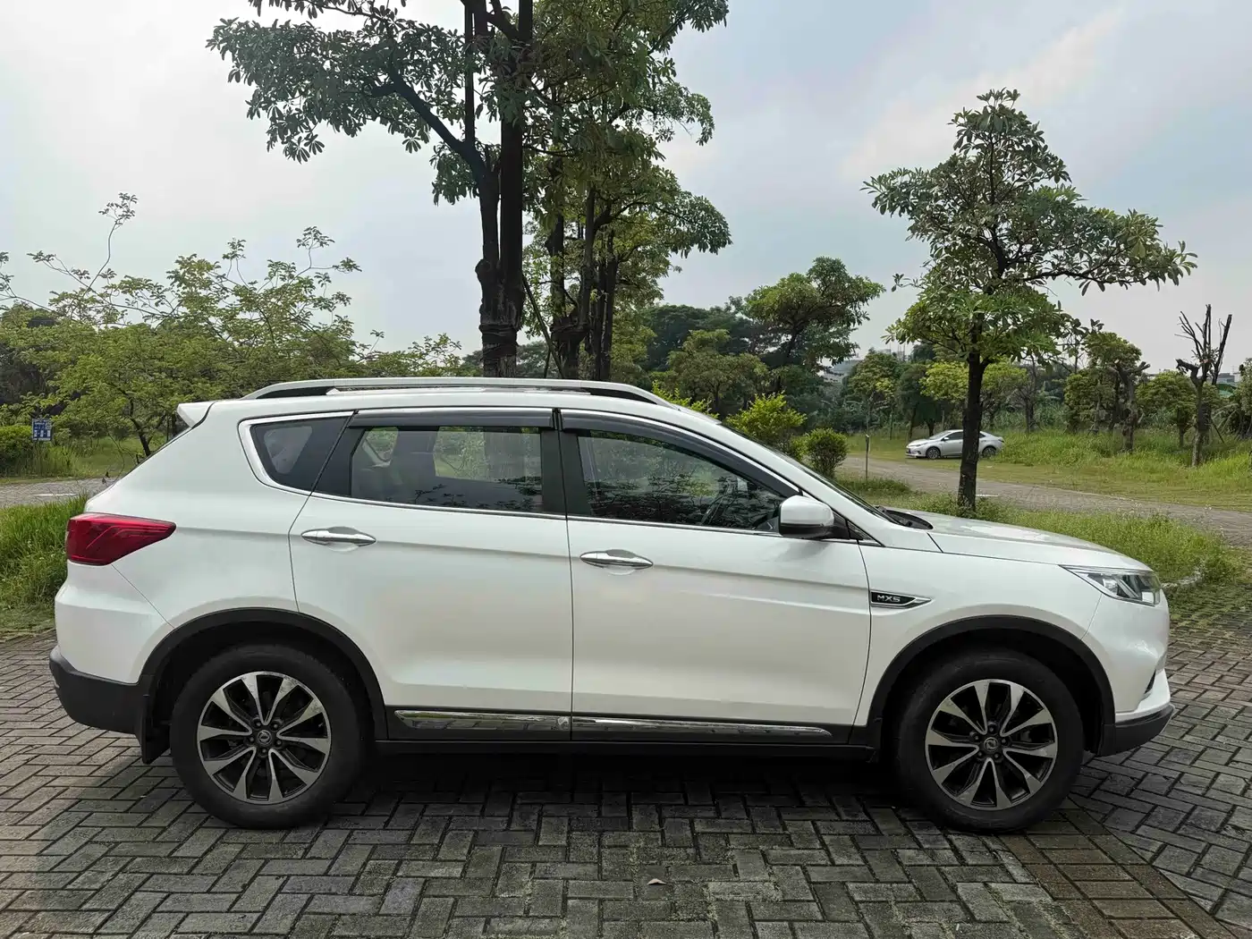 Dongfeng Fengdu MX5 2017 2016 2.0L Automatic Flagship Edition