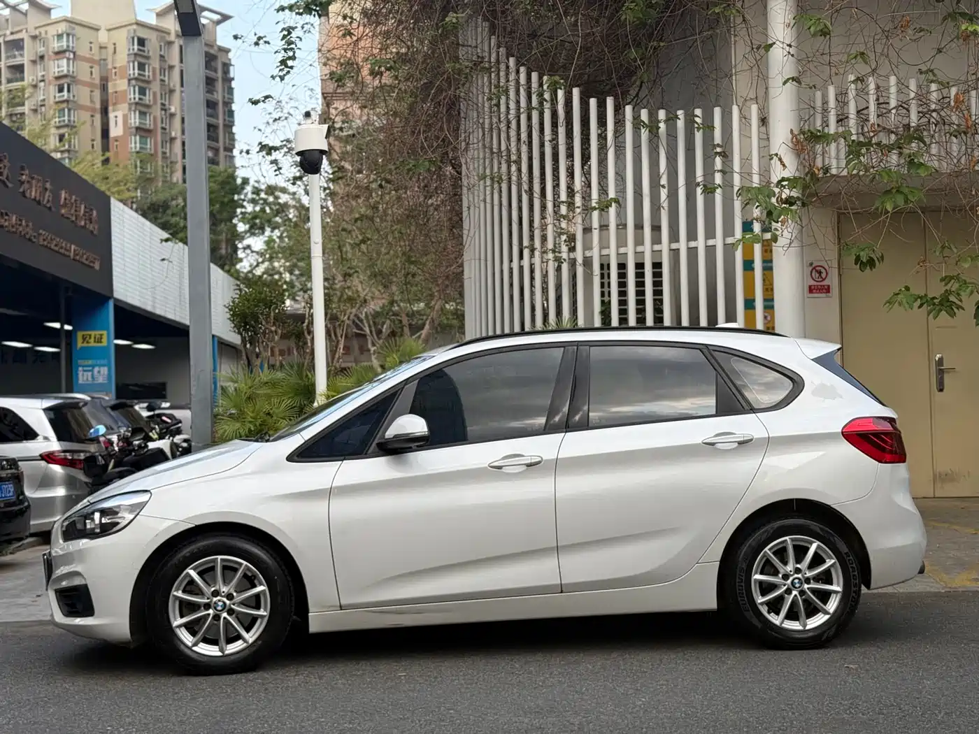 BMW 2 Series Touring 2016 218i Fashion Model фото 3