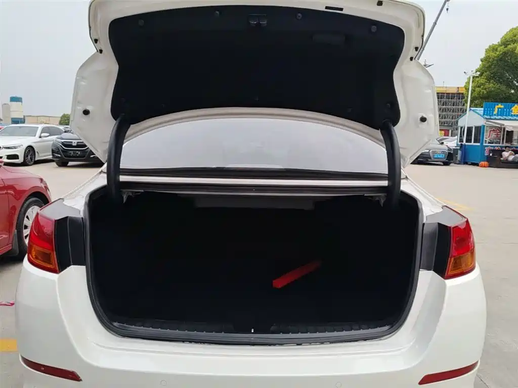 Kia K5 2015 2.0L Automatic LUX фото 19