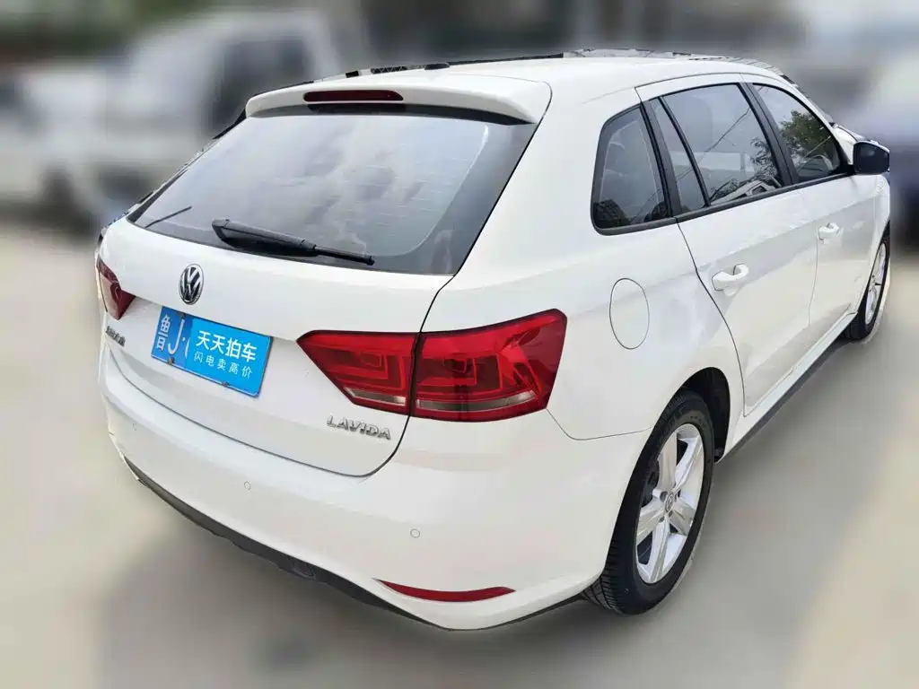 Photo 2 - Volkswagen Lavida Tour