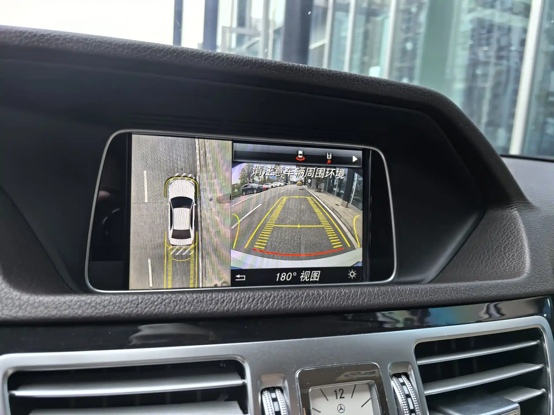 Фото 9 - Mercedes-Benz E-Class