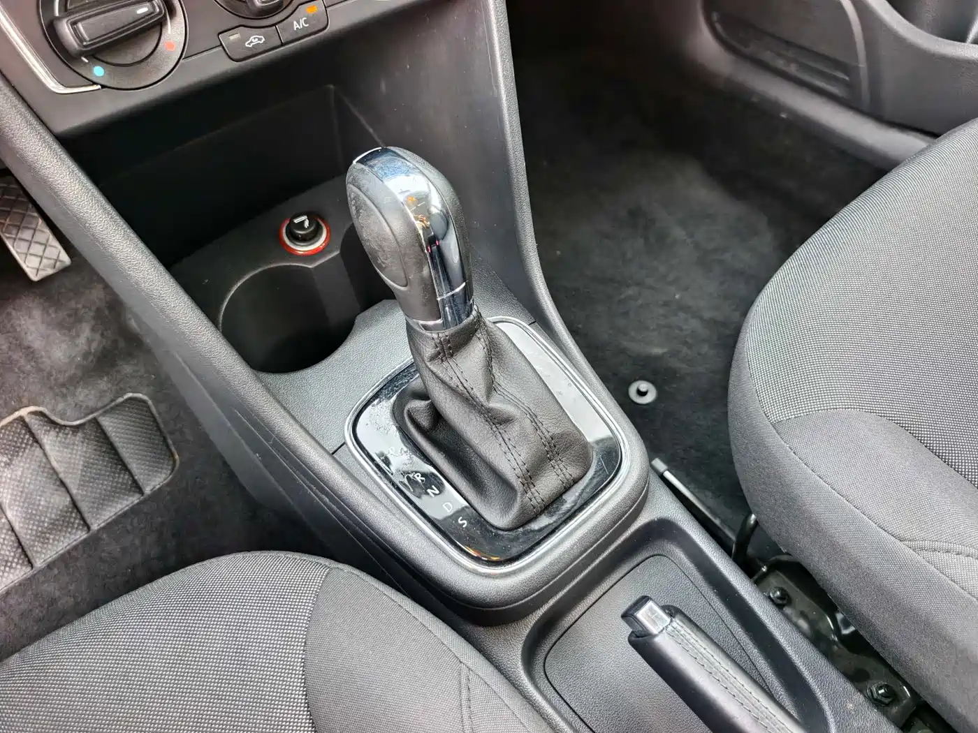 Volkswagen Polo 2016 1.6L Automatic Comfort фото 6