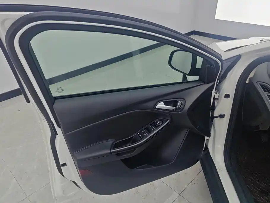 Фото 7 - Ford Focus